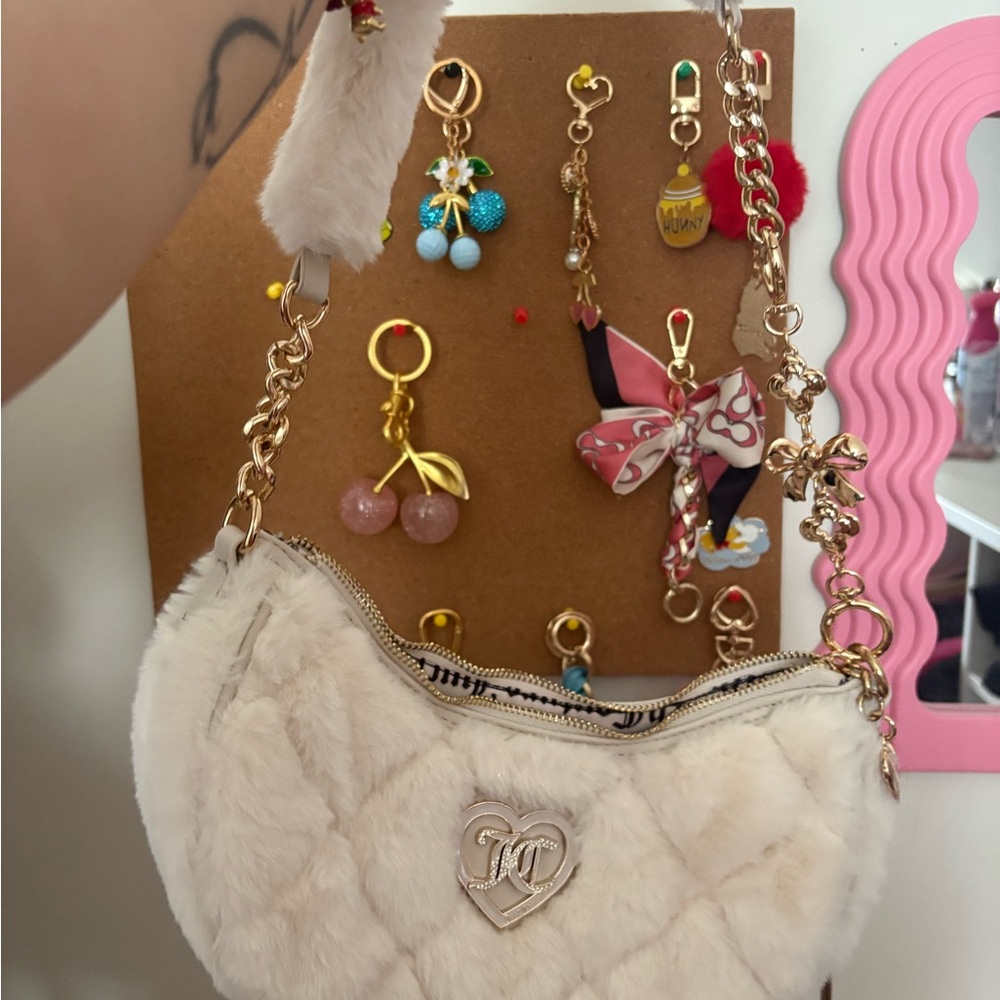 Juicy Couture Elegant White Fur Shoulder Bag with Gold Chain